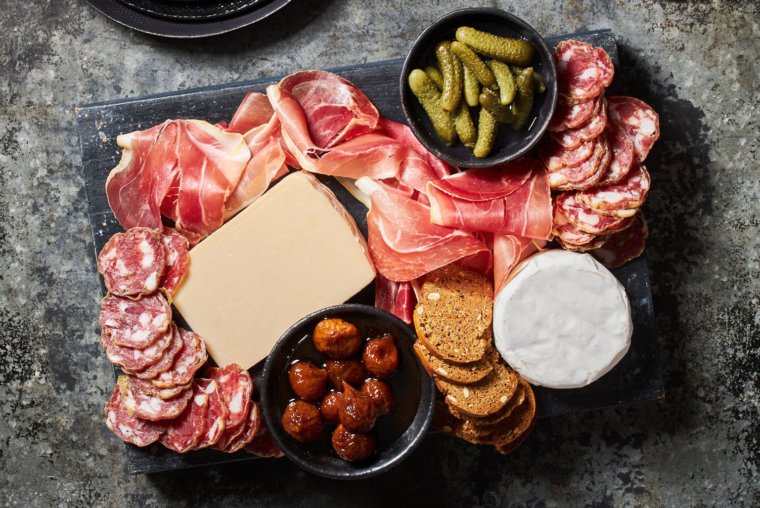 How to build the perfect picnic charcuterie pack